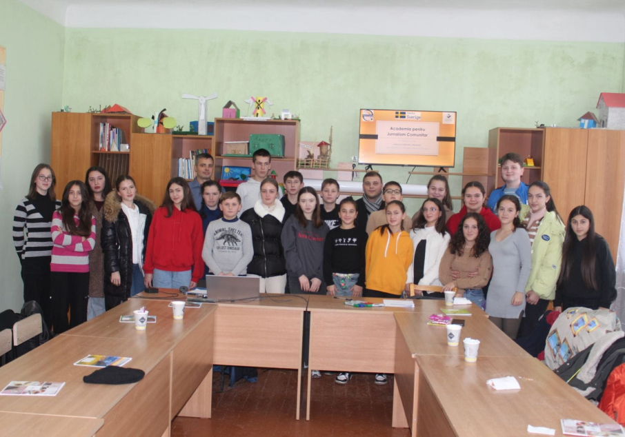 Școala de Jurnalism Comunitar: Tinerii de la Chetrosu, Drochia, își dezvoltă abilitățile în domeniul jurnalismului social