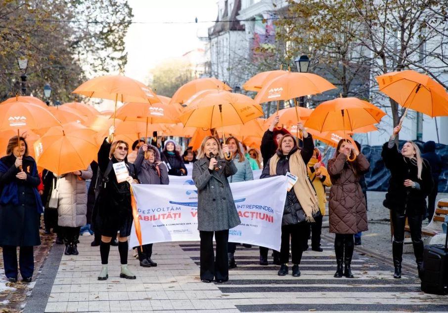 Flashmob: ,,Împreună sub aceeași umbrelă pentru o comunitate solidară, empatică și unită de FEMEI”