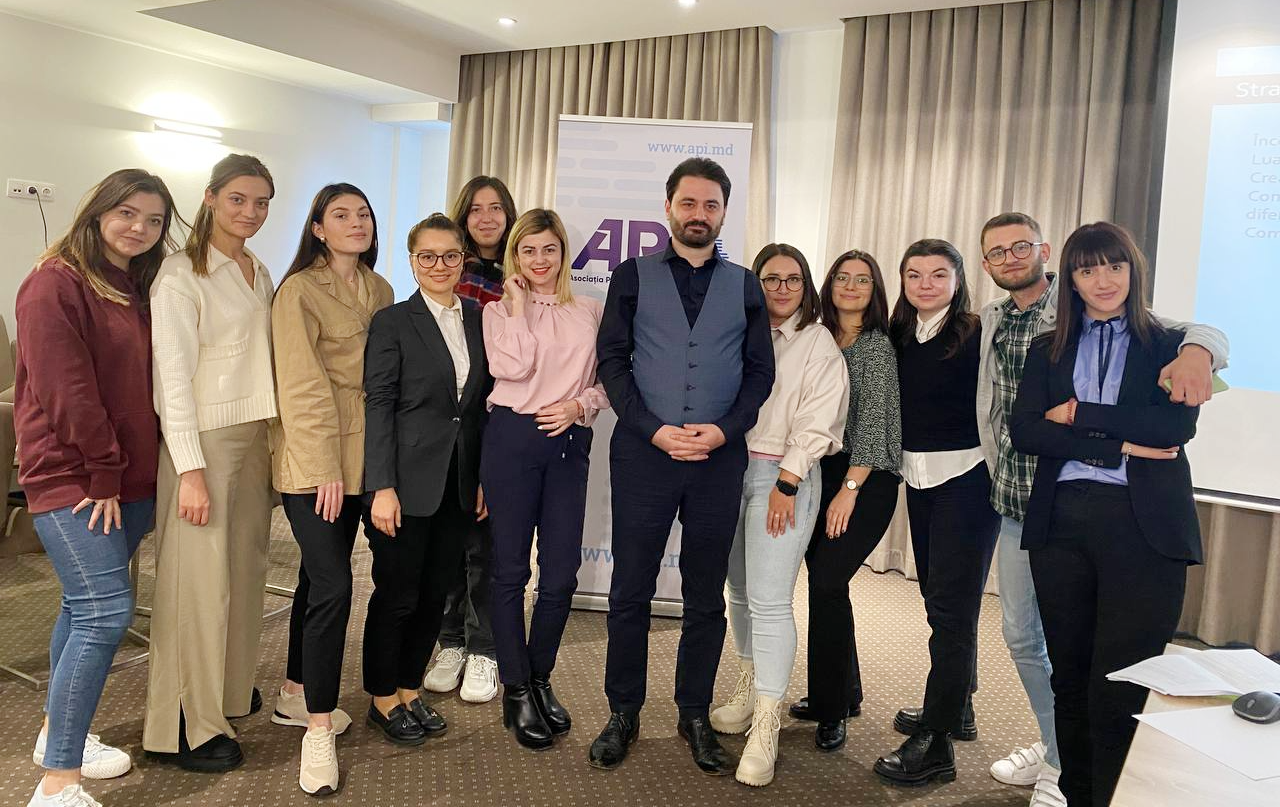 Jurnaliștii poartă răspundere socială pentru prejudecățile și stereotipurile promovate conștient sau inconștient în presă
