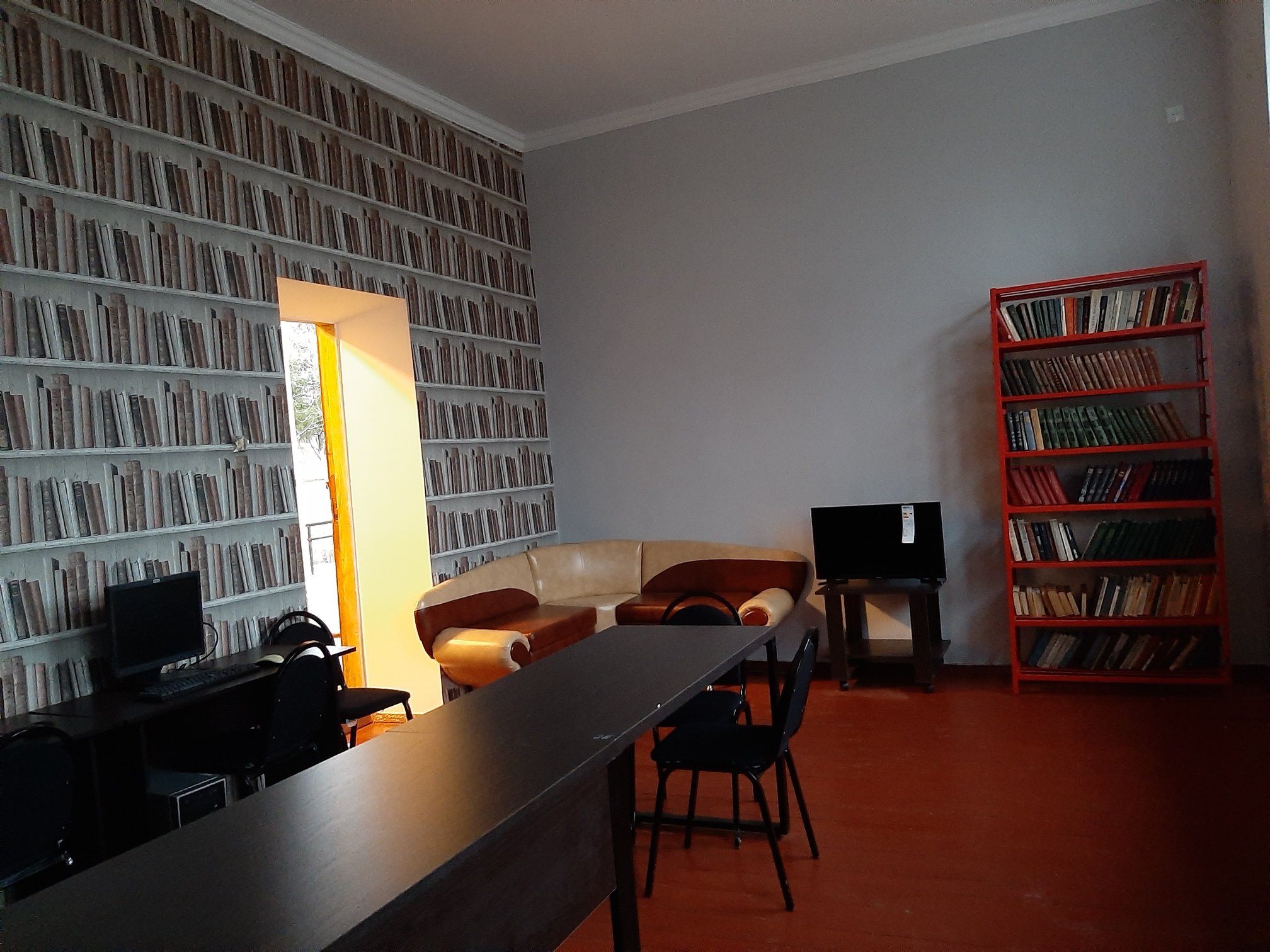 Biblioteca cu nostalgii. Sala de lectura pentru seniori in s.Telita.