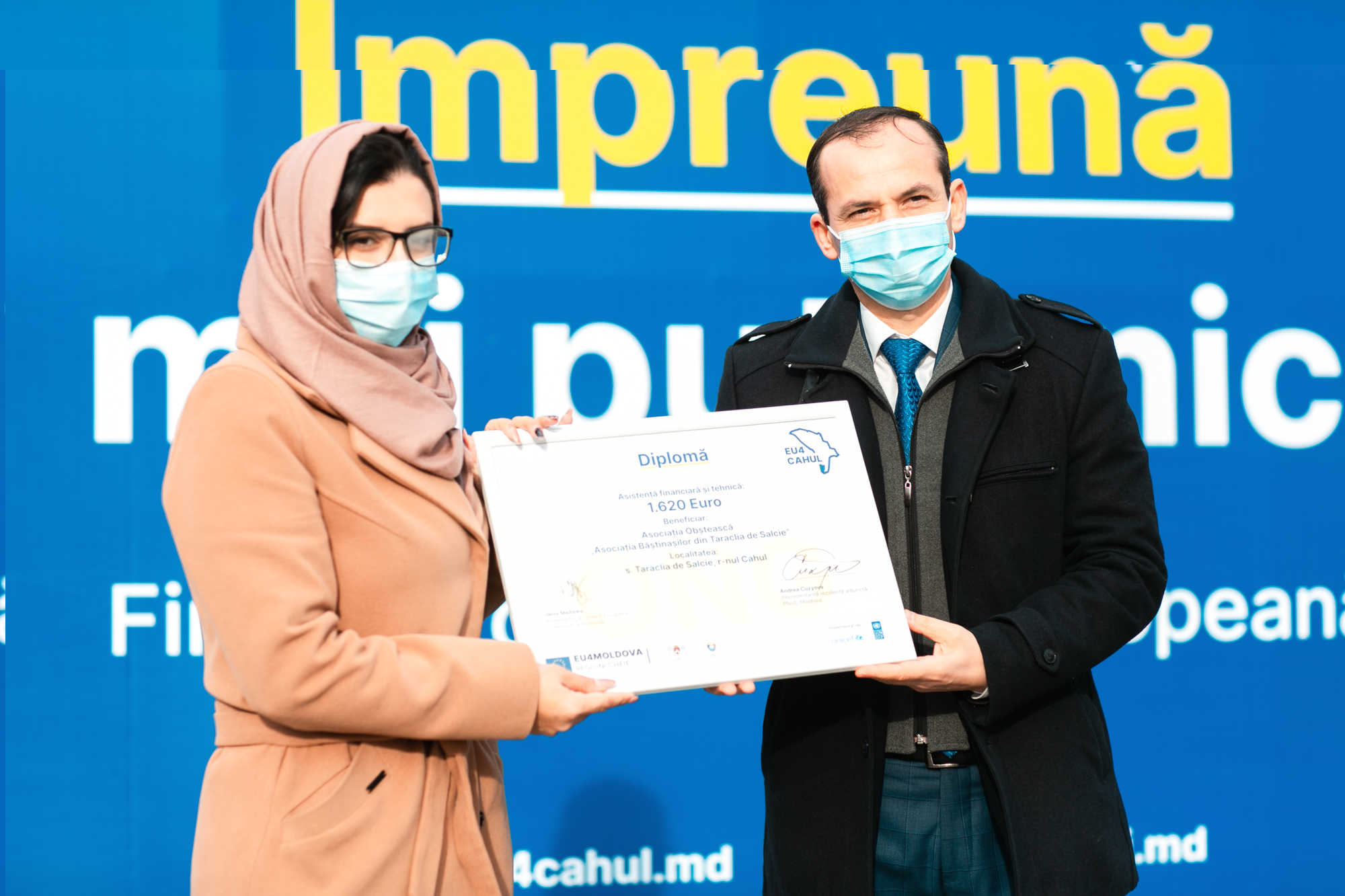 Înmânarea Certificatului de grant proiectul ”Abilitarea cetățenilor din localitățile Taraclia de Salcie, Burlacu și Tartaul de Salcie pentru a se implica active în monitorizarea transparenței decizionale la nivel local”